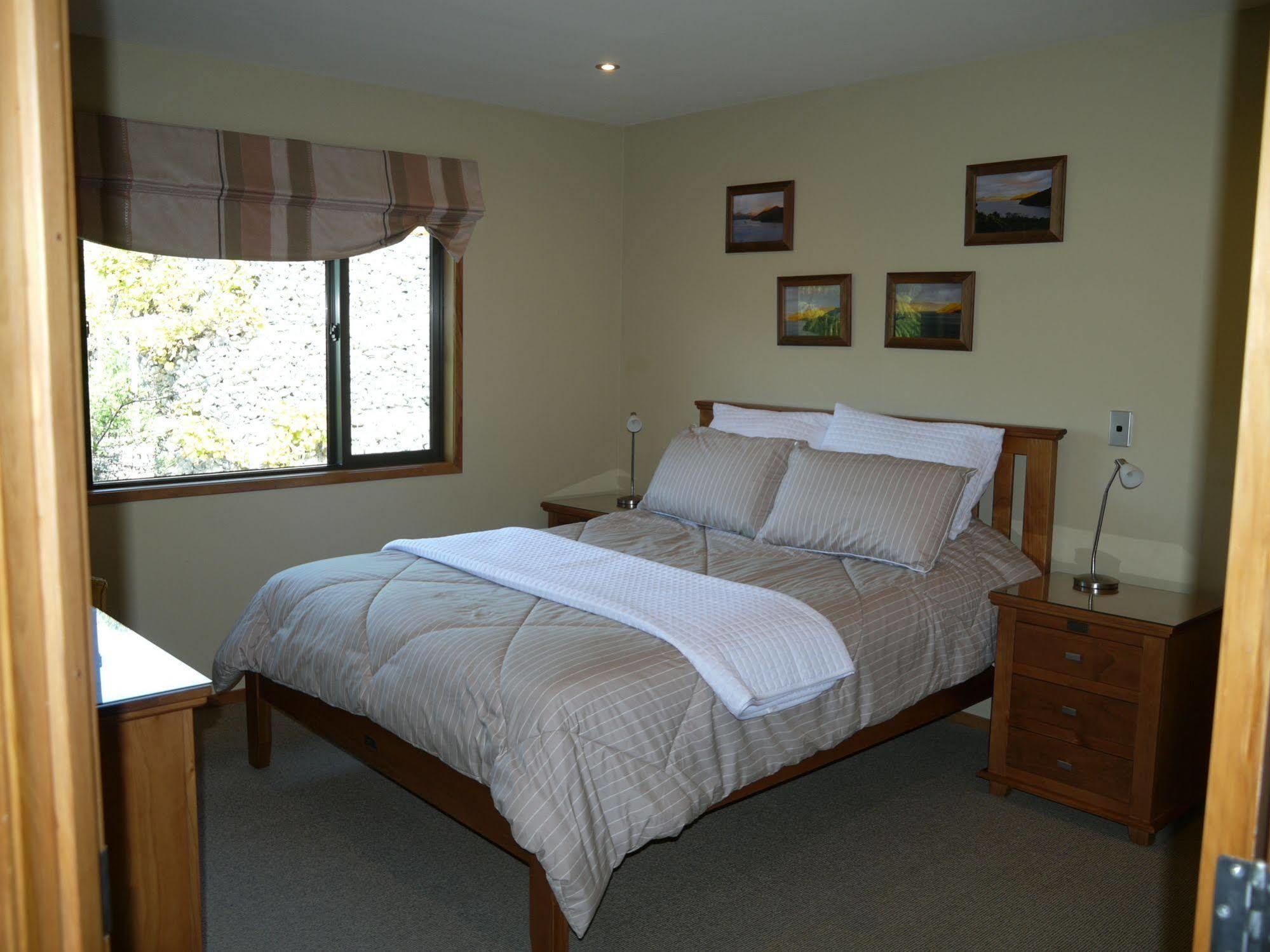 Okiwa Bay Lodge Picton Exteriör bild